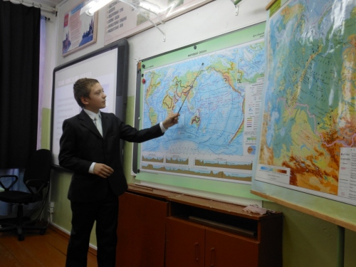 На уроке географии Чирков Юрий